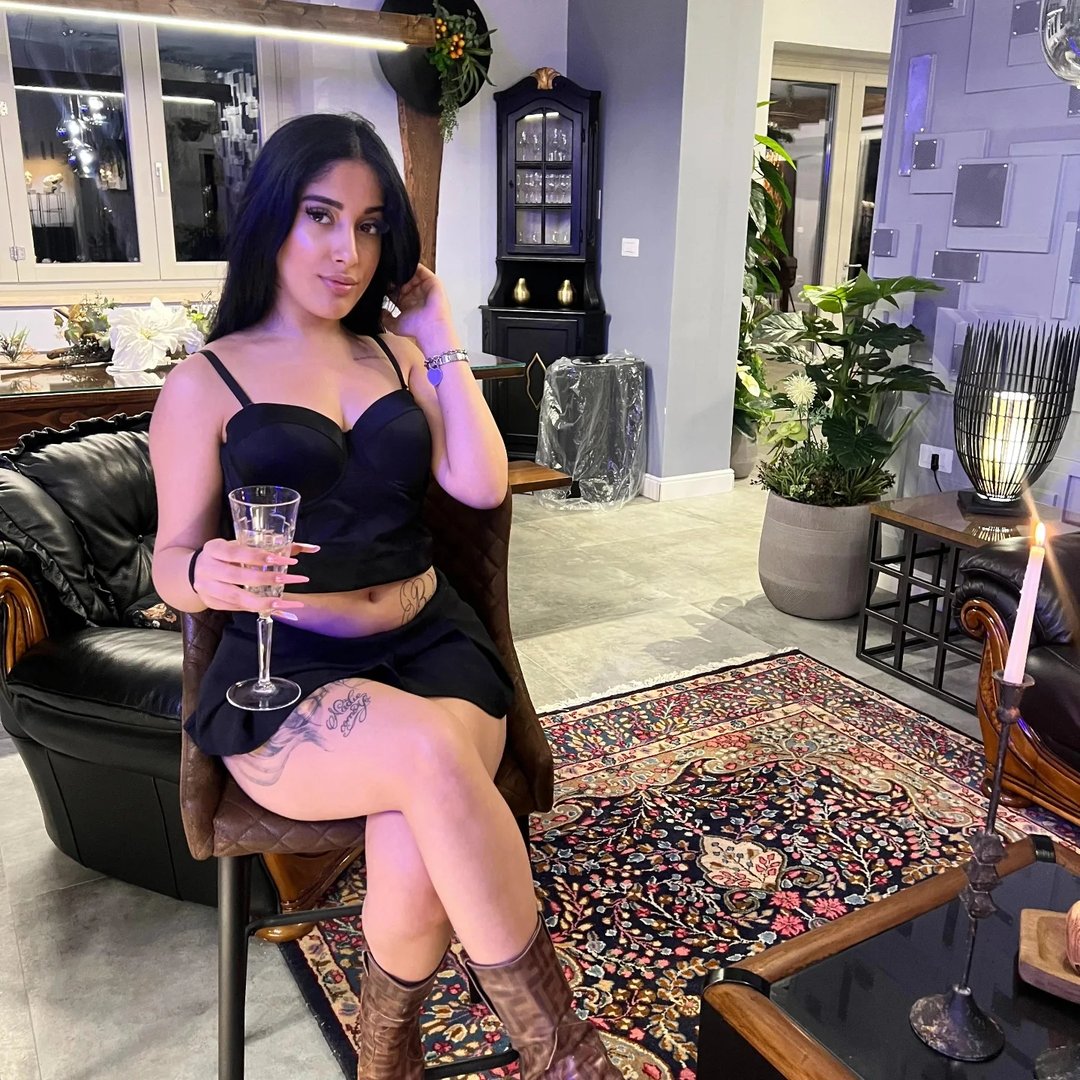 __violaa18 profile picture