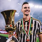 arekmilik profile picture