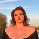 curve_model profile picture