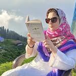 farah_reads_and_wonders profile picture