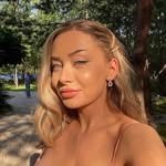 karolinawojdyla profile picture