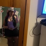 keely_young02 profile picture