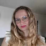 laure__btn profile picture