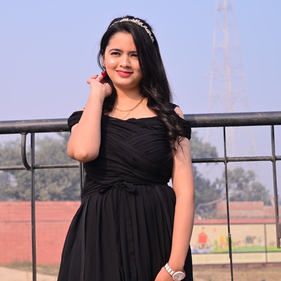 official.sakshi_50 profile picture