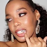 raelialewis profile picture